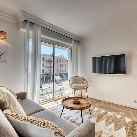 F2 Refait à Neuf Balcon Centre-ville Proche Appartamento
