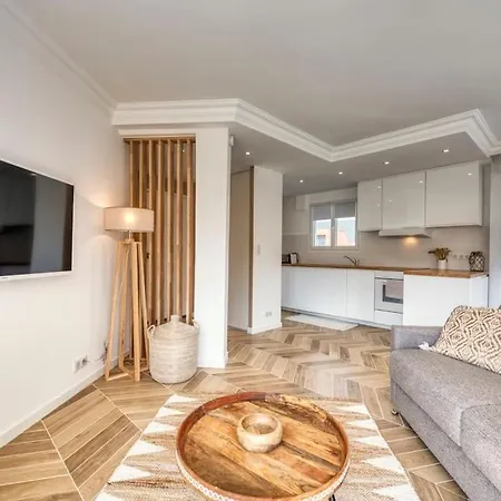 F2 Refait A Neuf Balcon Centre-ville Proche Saint-Raphaël