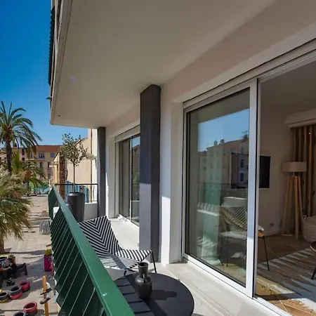 F2 Refait A Neuf Balcon Centre-ville Proche * Saint-Raphaël