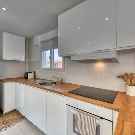 F2 Refait A Neuf Balcon Centre-ville Proche Saint-Raphaël